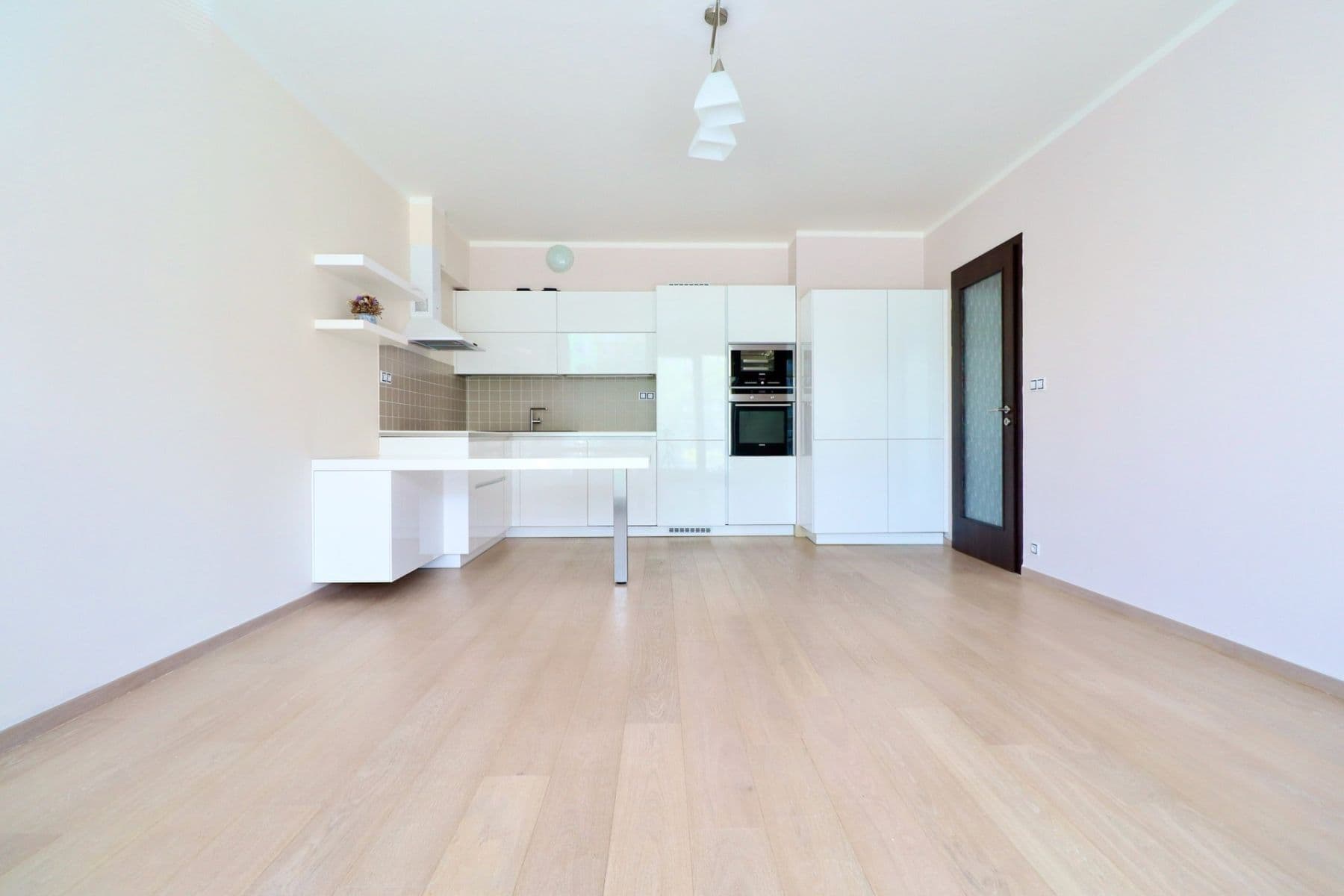 2 bedroom with open-plan kitchen flat to rent, 69 m², Chlebovická, Prague, Prague 2 bedroom with open-plan kitchen flat to rent, 69 m², Chlebovická, Prague, Prague