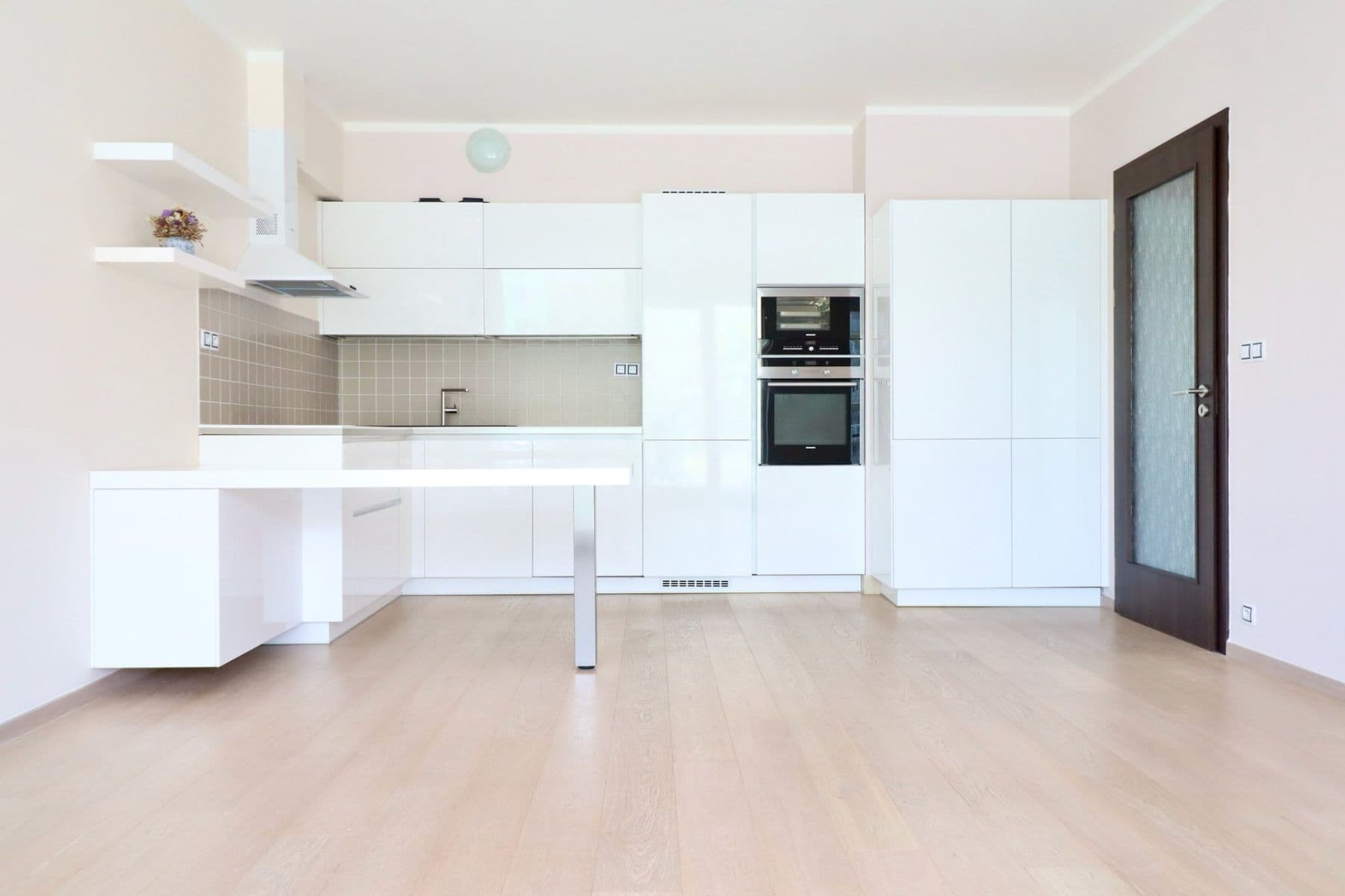 2 bedroom with open-plan kitchen flat to rent, 69 m², Chlebovická, Prague, Prague 2 bedroom with open-plan kitchen flat to rent, 69 m², Chlebovická, Prague, Prague