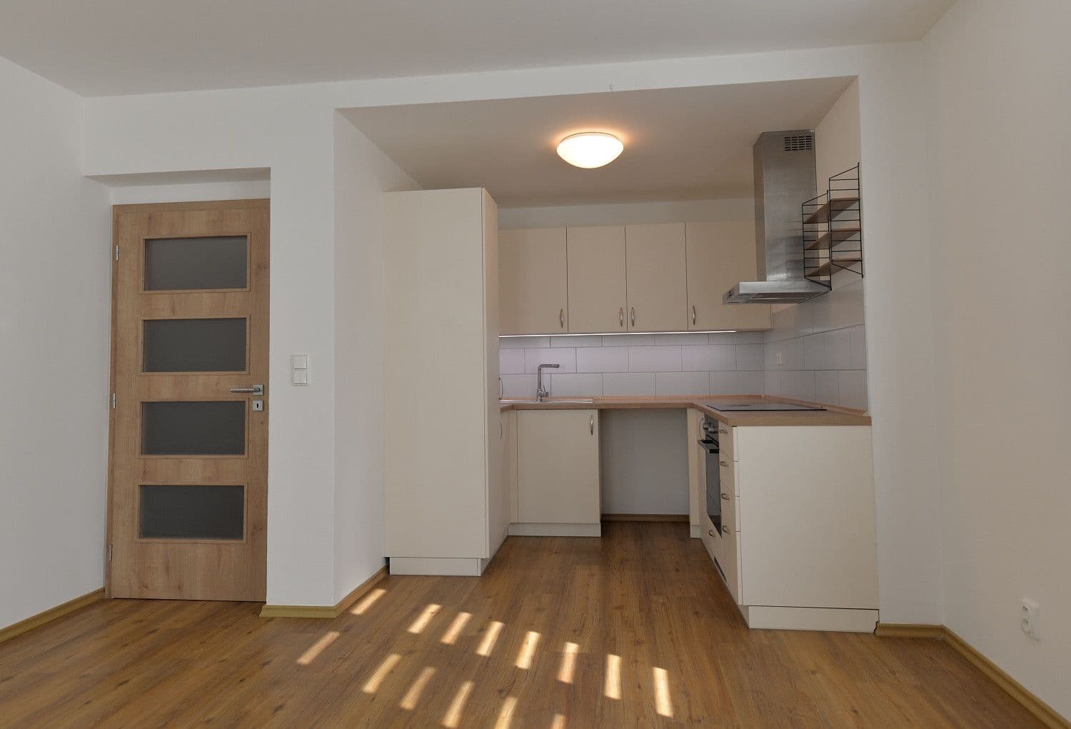 2 bedroom with open-plan kitchen flat to rent, 94 m², Lounská, Teplice, Ústecký Region 2 bedroom with open-plan kitchen flat to rent, 94 m², Lounská, Teplice, Ústecký Region