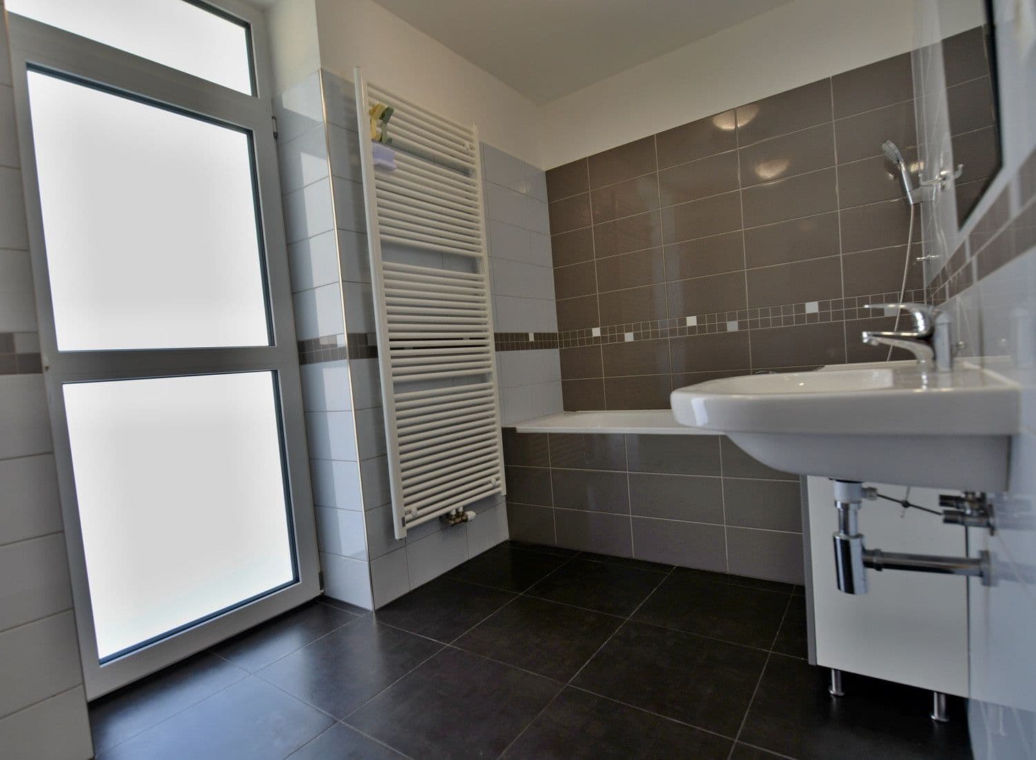 2 bedroom with open-plan kitchen flat to rent, 94 m², Lounská, Teplice, Ústecký Region 2 bedroom with open-plan kitchen flat to rent, 94 m², Lounská, Teplice, Ústecký Region