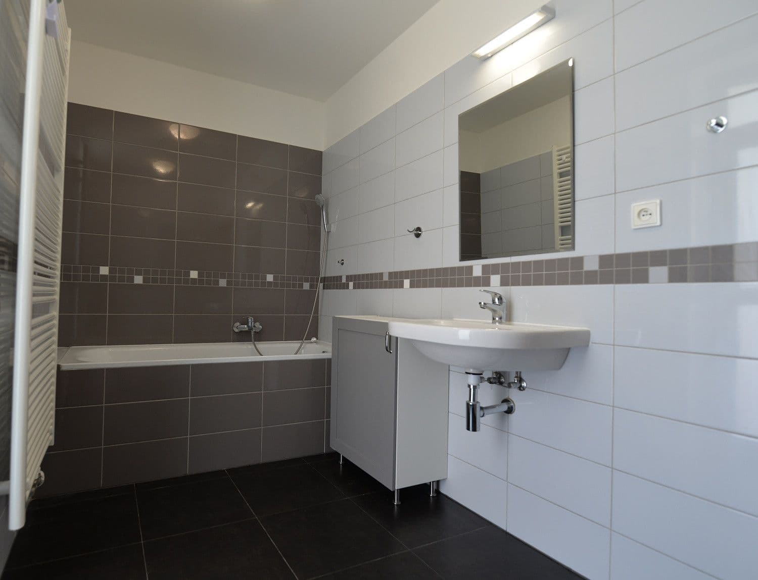 2 bedroom with open-plan kitchen flat to rent, 94 m², Lounská, Teplice, Ústecký Region 2 bedroom with open-plan kitchen flat to rent, 94 m², Lounská, Teplice, Ústecký Region