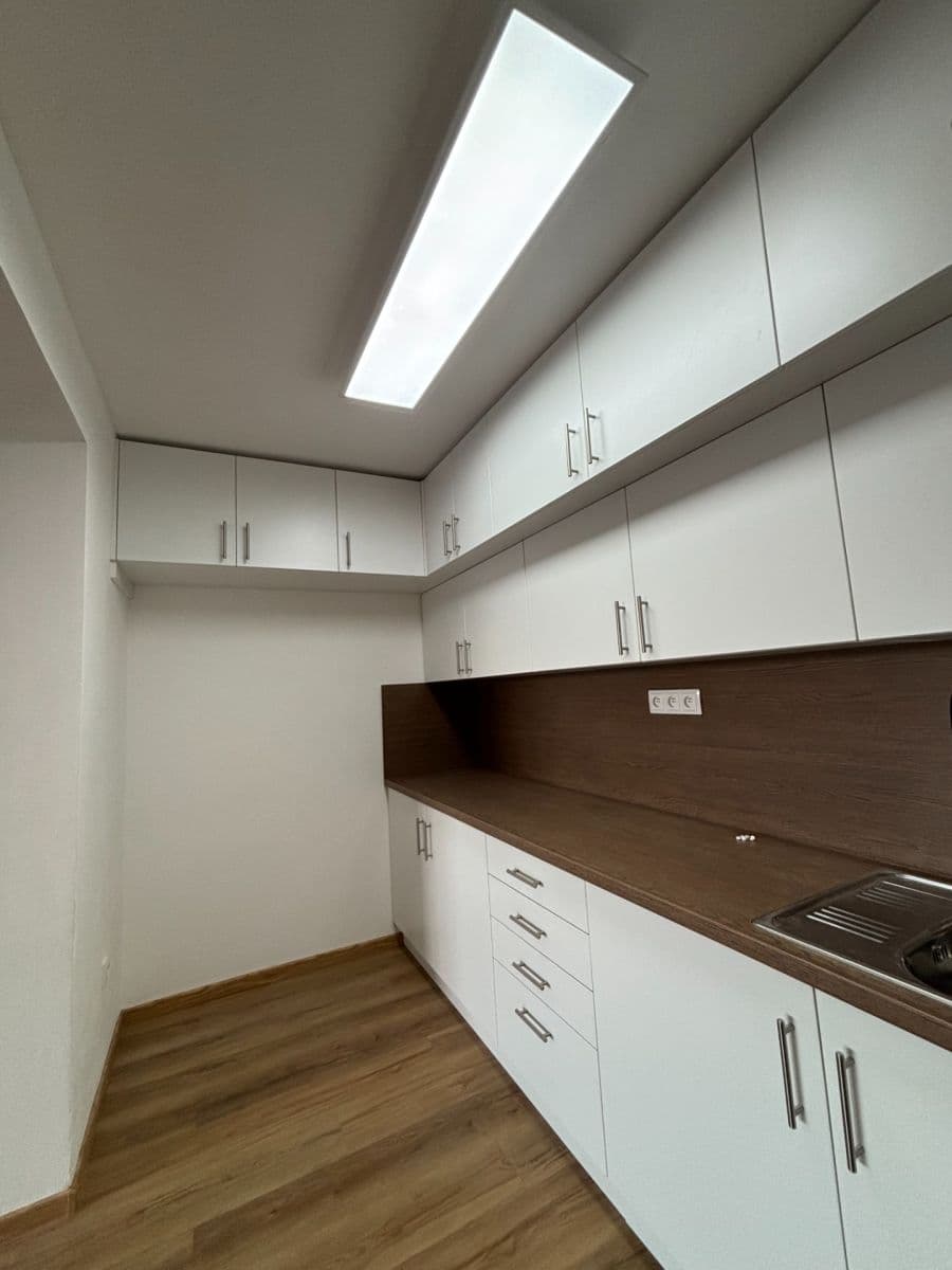 3 bedroom with open-plan kitchen flat to rent, 170 m², Přáslavská, Olomouc, Olomoucký Region 3 bedroom with open-plan kitchen flat to rent, 170 m², Přáslavská, Olomouc, Olomoucký Region