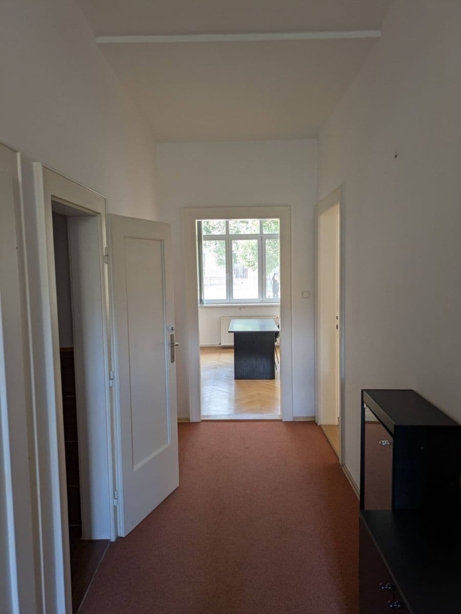 2 bedroom with open-plan kitchen flat to rent, 104 m², Arne Nováka, Brno, Jihomoravský Region 2 bedroom with open-plan kitchen flat to rent, 104 m², Arne Nováka, Brno, Jihomoravský Region