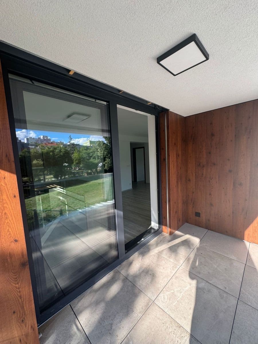 1 bedroom with open-plan kitchen flat to rent, 67 m², Za Arielem, Prague, Prague 1 bedroom with open-plan kitchen flat to rent, 67 m², Za Arielem, Prague, Prague