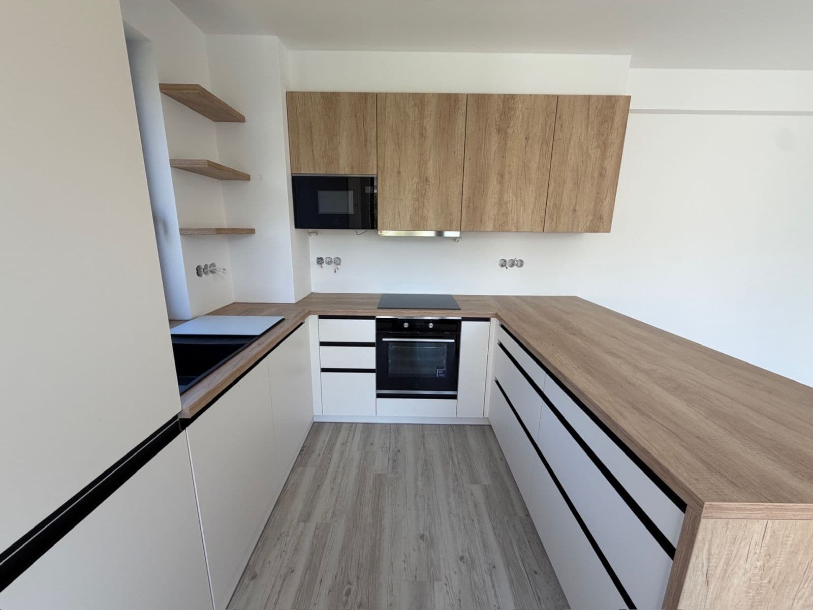1 bedroom with open-plan kitchen flat to rent, 67 m², Za Arielem, Prague, Prague 1 bedroom with open-plan kitchen flat to rent, 67 m², Za Arielem, Prague, Prague