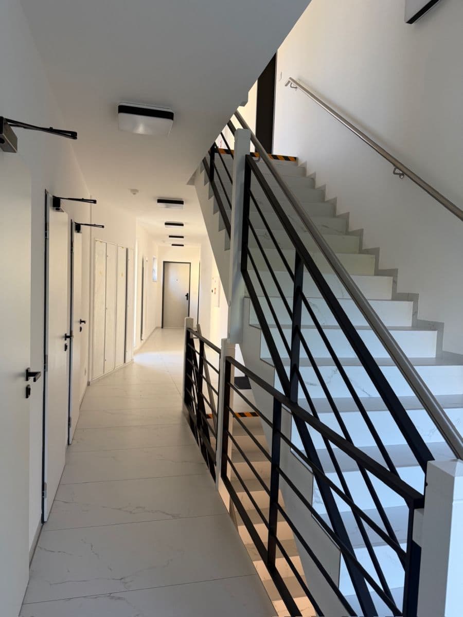1 bedroom with open-plan kitchen flat to rent, 67 m², Za Arielem, Prague, Prague 1 bedroom with open-plan kitchen flat to rent, 67 m², Za Arielem, Prague, Prague