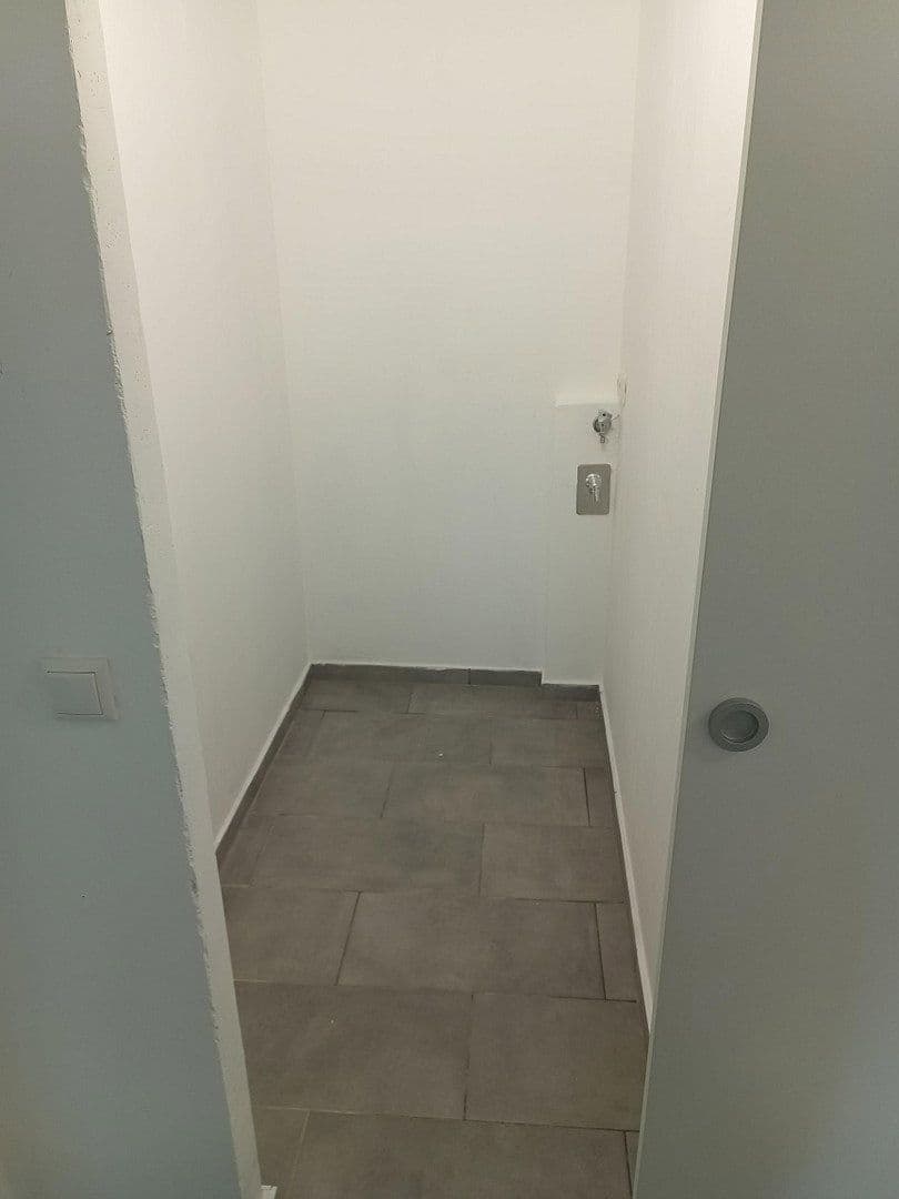 2 bedroom with open-plan kitchen flat to rent, 91 m², Im Mainfeld 23, Frankfurt, Hesse 2 bedroom with open-plan kitchen flat to rent, 91 m², Im Mainfeld 23, Frankfurt, Hesse
