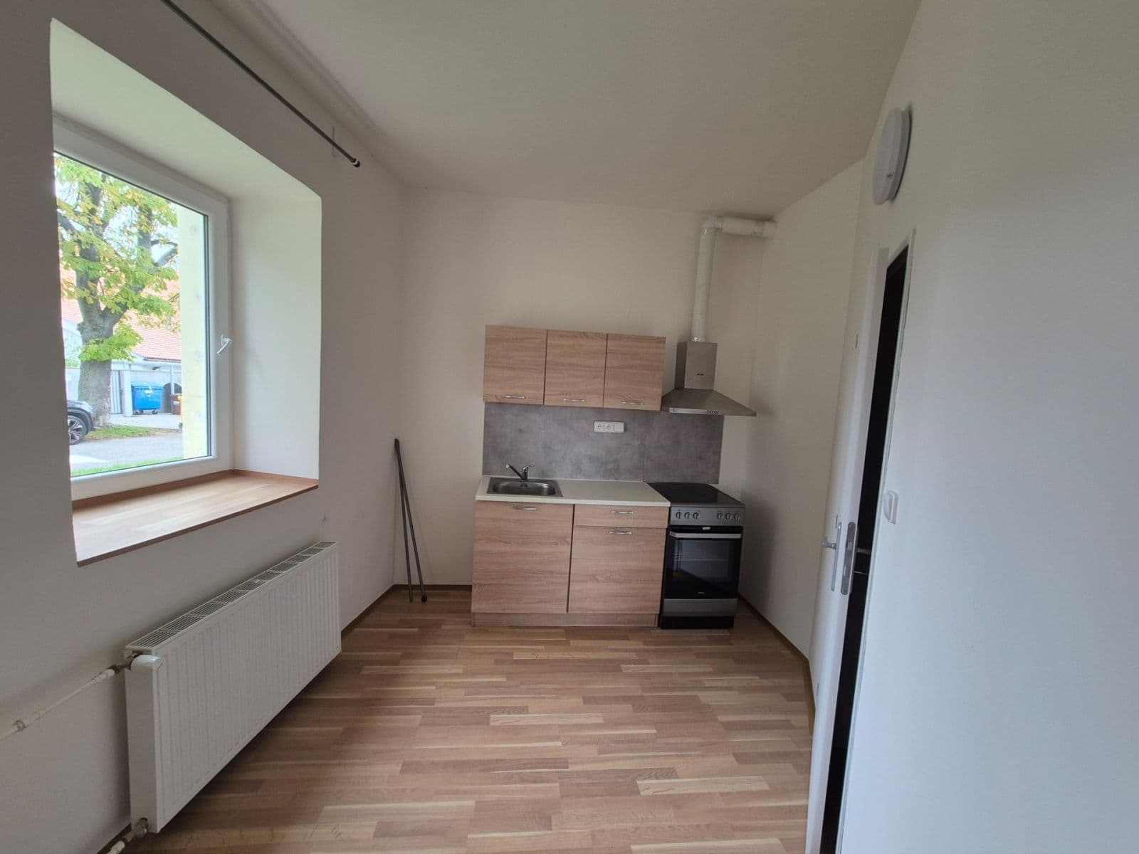 non-residential property to rent, 510 m², Náves sv. Petra a Pavla, Zlatníky-Hodkovice, Středočeský Region non-residential property to rent, 510 m², Náves sv. Petra a Pavla, Zlatníky-Hodkovice, Středočeský Region