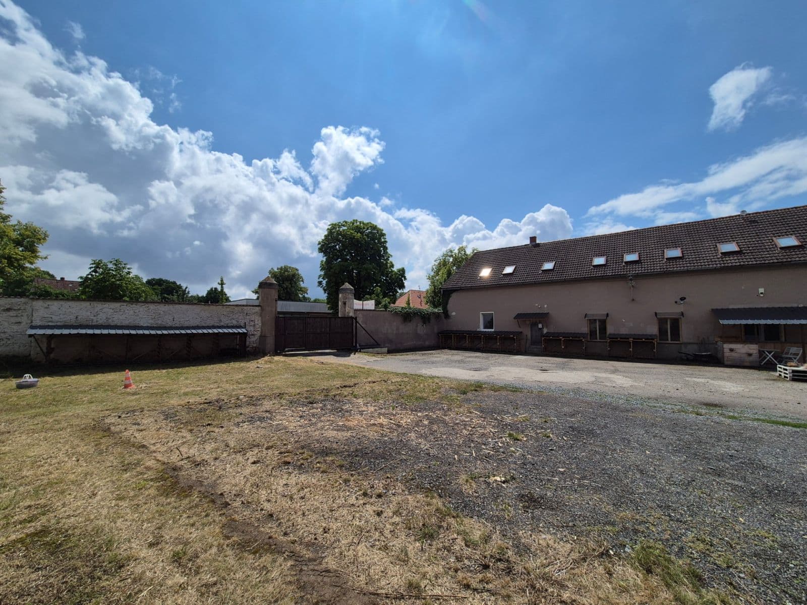 non-residential property to rent, 510 m², Náves sv. Petra a Pavla, Zlatníky-Hodkovice, Středočeský Region non-residential property to rent, 510 m², Náves sv. Petra a Pavla, Zlatníky-Hodkovice, Středočeský Region