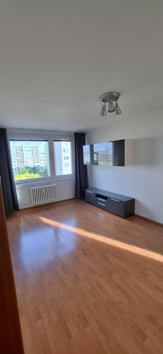 1 bedroom with open-plan kitchen flat to rent, 42 m², Bazovského, Prague, Prague 1 bedroom with open-plan kitchen flat to rent, 42 m², Bazovského, Prague, Prague