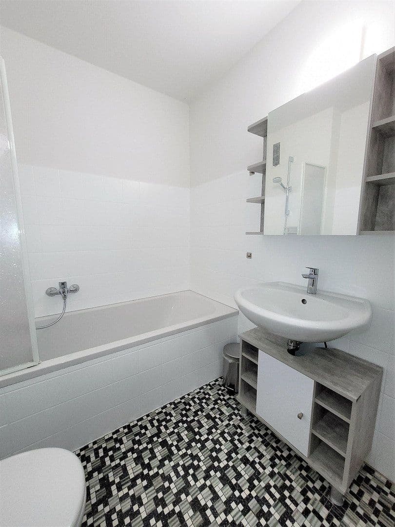 2 bedroom flat to rent, 50 m², Hauptstr. 11, Singen (Hohentwiel), Baden-Württemberg 2 bedroom flat to rent, 50 m², Hauptstr. 11, Singen (Hohentwiel), Baden-Württemberg