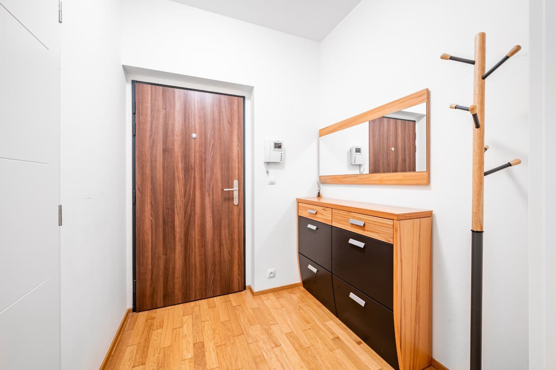 2 bedroom with open-plan kitchen flat to rent, 91 m², Na Petynce, Prague, Prague 2 bedroom with open-plan kitchen flat to rent, 91 m², Na Petynce, Prague, Prague