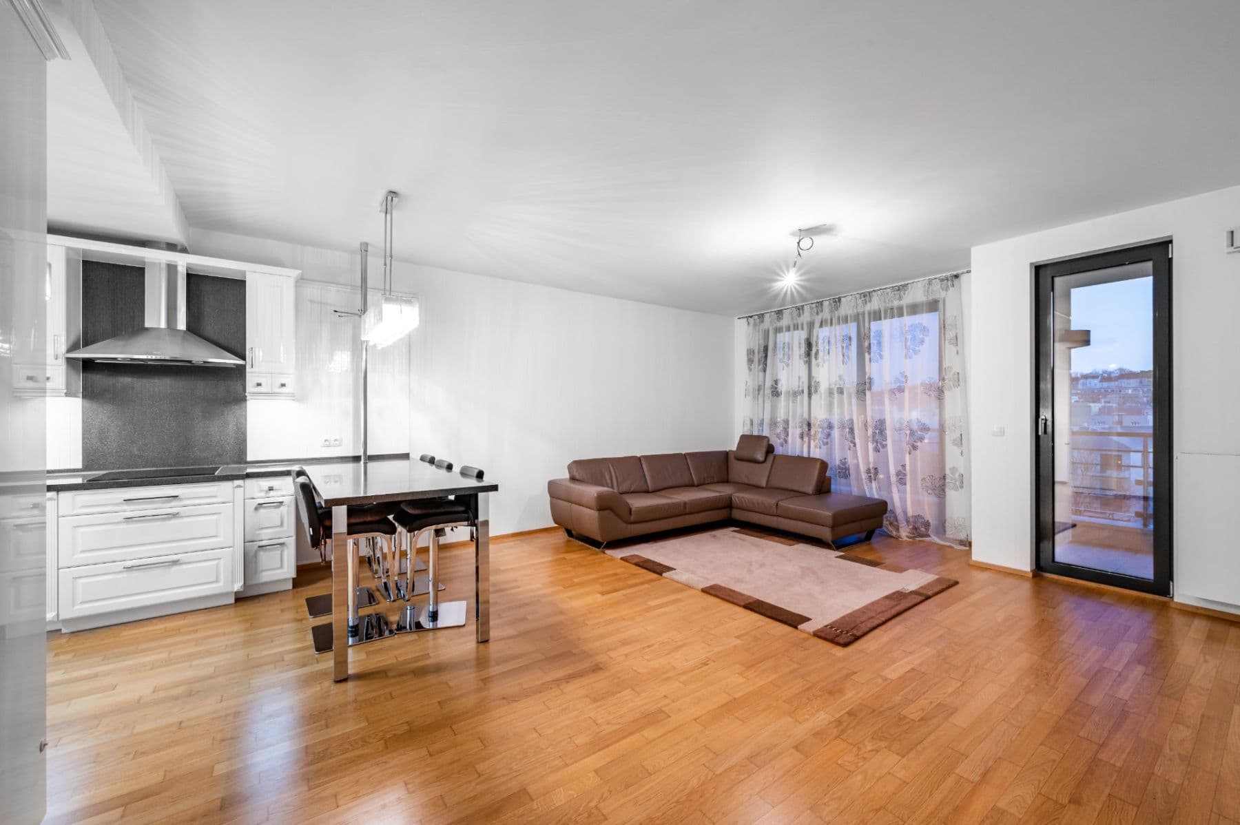 2 bedroom with open-plan kitchen flat to rent, 91 m², Na Petynce, Prague, Prague 2 bedroom with open-plan kitchen flat to rent, 91 m², Na Petynce, Prague, Prague