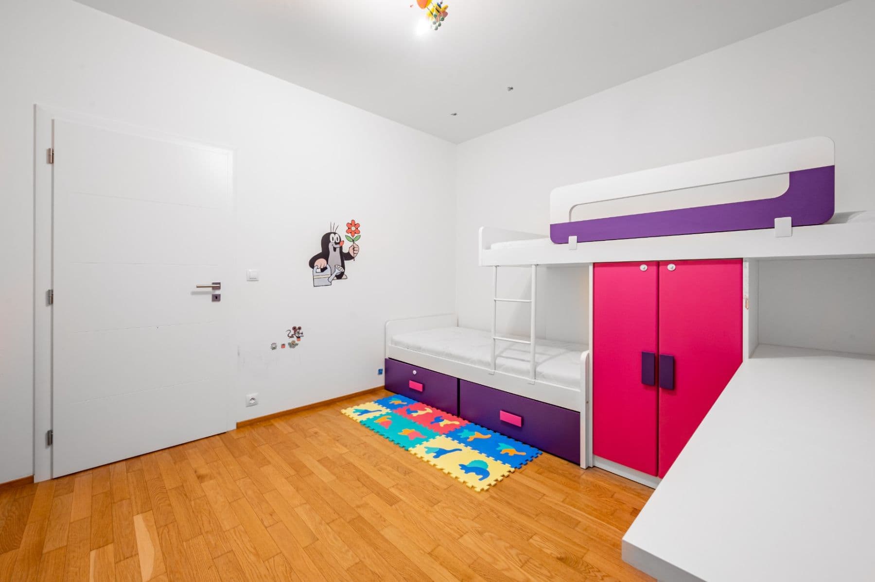 2 bedroom with open-plan kitchen flat to rent, 91 m², Na Petynce, Prague, Prague 2 bedroom with open-plan kitchen flat to rent, 91 m², Na Petynce, Prague, Prague