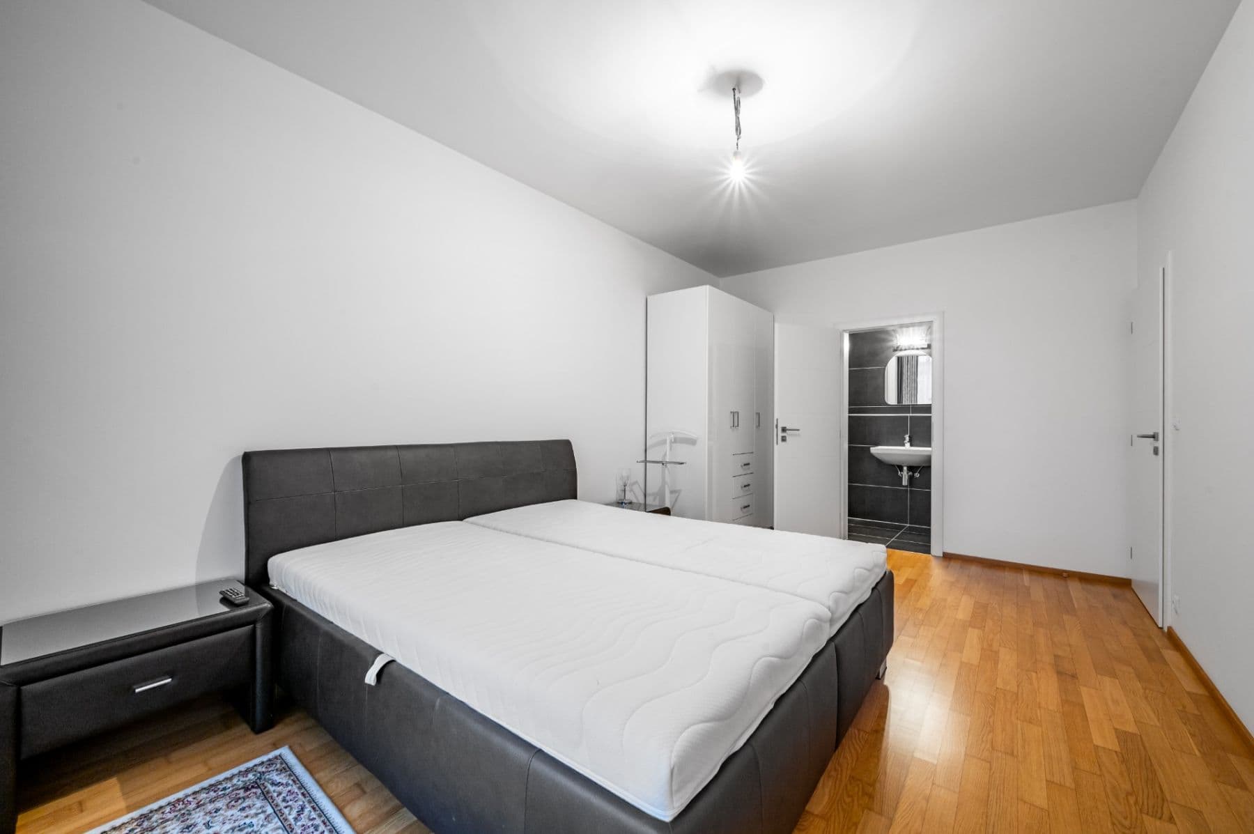 2 bedroom with open-plan kitchen flat to rent, 91 m², Na Petynce, Prague, Prague 2 bedroom with open-plan kitchen flat to rent, 91 m², Na Petynce, Prague, Prague