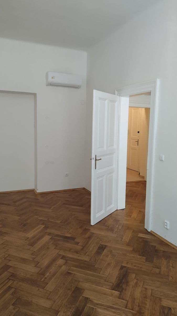 1 bedroom with open-plan kitchen flat to rent, 51 m², Dobrovského, Prague, Prague 1 bedroom with open-plan kitchen flat to rent, 51 m², Dobrovského, Prague, Prague