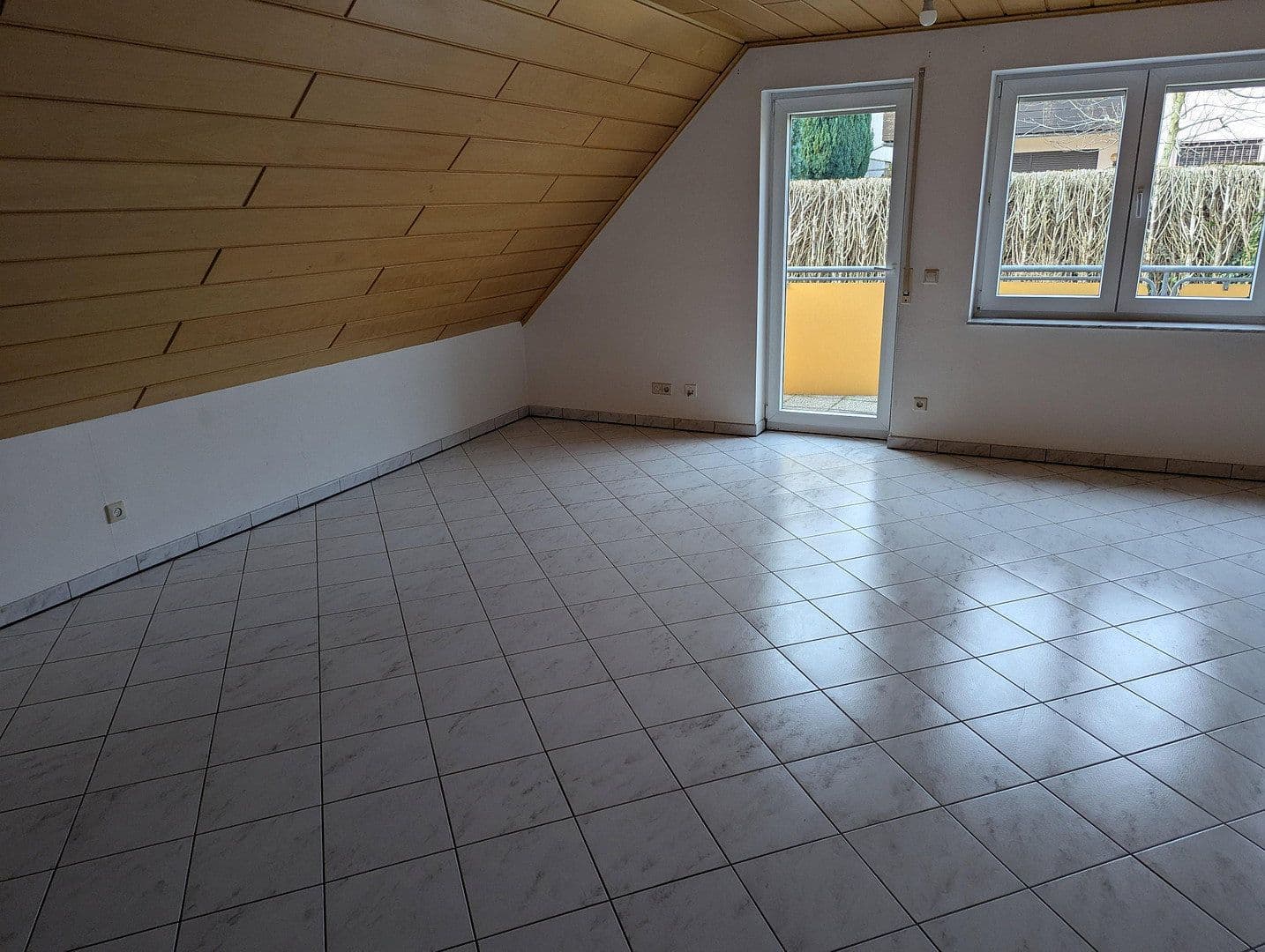 2 bedroom with open-plan kitchen flat to rent, 101 m², Remchingen, Baden-Württemberg 2 bedroom with open-plan kitchen flat to rent, 101 m², Remchingen, Baden-Württemberg