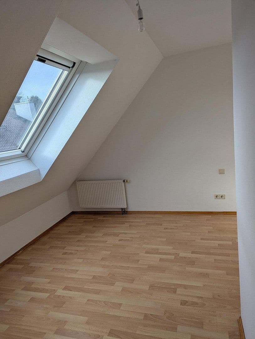 2 bedroom with open-plan kitchen flat to rent, 101 m², Remchingen, Baden-Württemberg 2 bedroom with open-plan kitchen flat to rent, 101 m², Remchingen, Baden-Württemberg