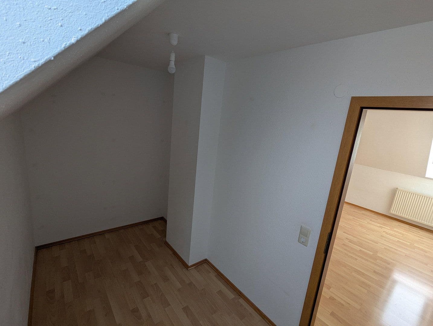 2 bedroom with open-plan kitchen flat to rent, 101 m², Remchingen, Baden-Württemberg 2 bedroom with open-plan kitchen flat to rent, 101 m², Remchingen, Baden-Württemberg