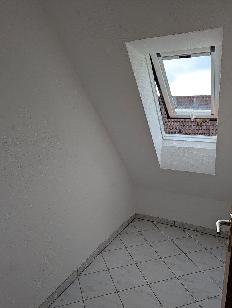 2 bedroom with open-plan kitchen flat to rent, 101 m², Remchingen, Baden-Württemberg 2 bedroom with open-plan kitchen flat to rent, 101 m², Remchingen, Baden-Württemberg