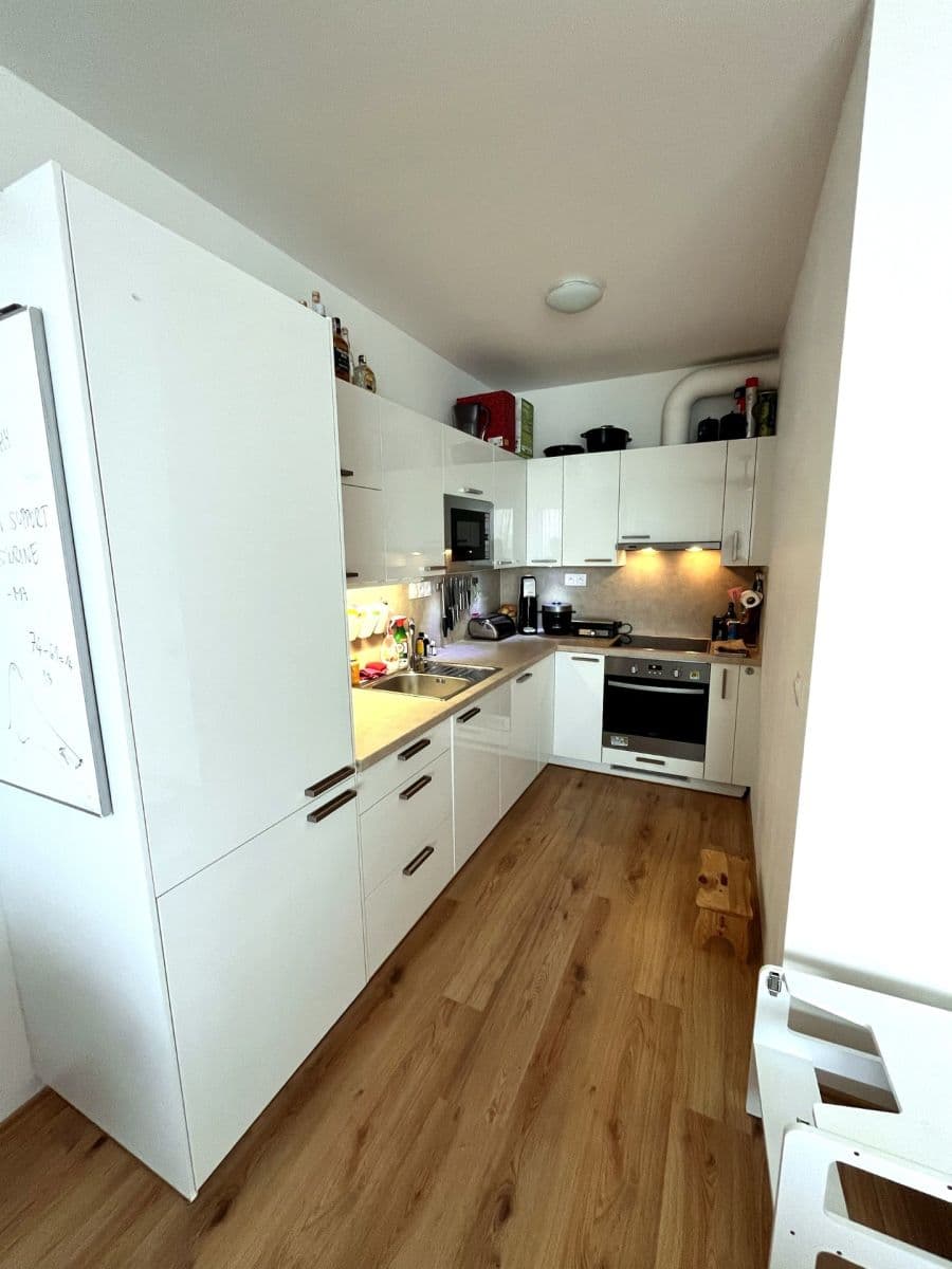 2 bedroom with open-plan kitchen flat to rent, 70 m², Miloše Havla, Prague, Prague 2 bedroom with open-plan kitchen flat to rent, 70 m², Miloše Havla, Prague, Prague