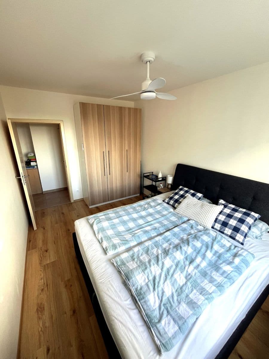 2 bedroom with open-plan kitchen flat to rent, 70 m², Miloše Havla, Prague, Prague 2 bedroom with open-plan kitchen flat to rent, 70 m², Miloše Havla, Prague, Prague