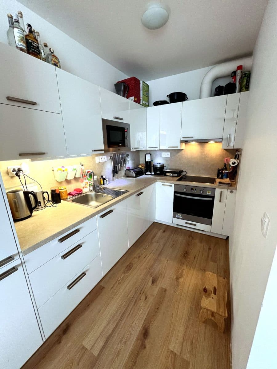 2 bedroom with open-plan kitchen flat to rent, 70 m², Miloše Havla, Prague, Prague 2 bedroom with open-plan kitchen flat to rent, 70 m², Miloše Havla, Prague, Prague