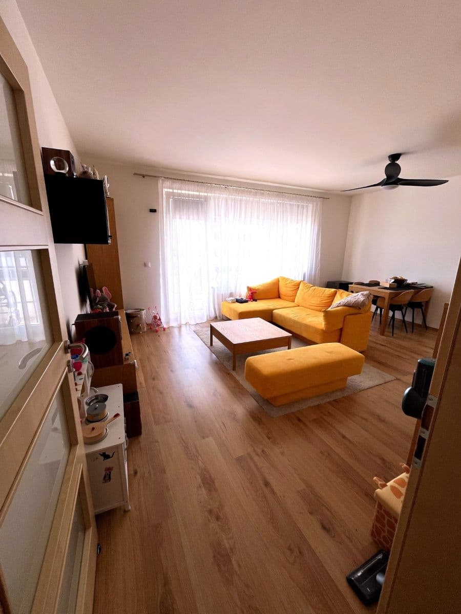 2 bedroom with open-plan kitchen flat to rent, 70 m², Miloše Havla, Prague, Prague 2 bedroom with open-plan kitchen flat to rent, 70 m², Miloše Havla, Prague, Prague