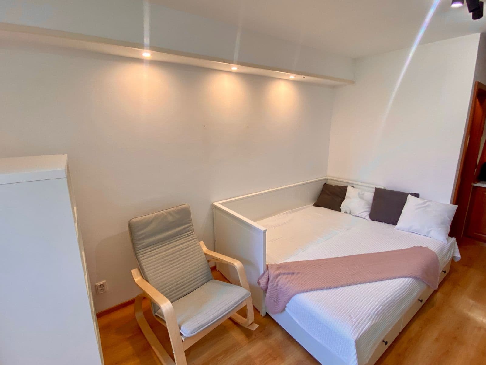 Studio flat to rent, 22 m², Kuželova, Prague, Prague Studio flat to rent, 22 m², Kuželova, Prague, Prague