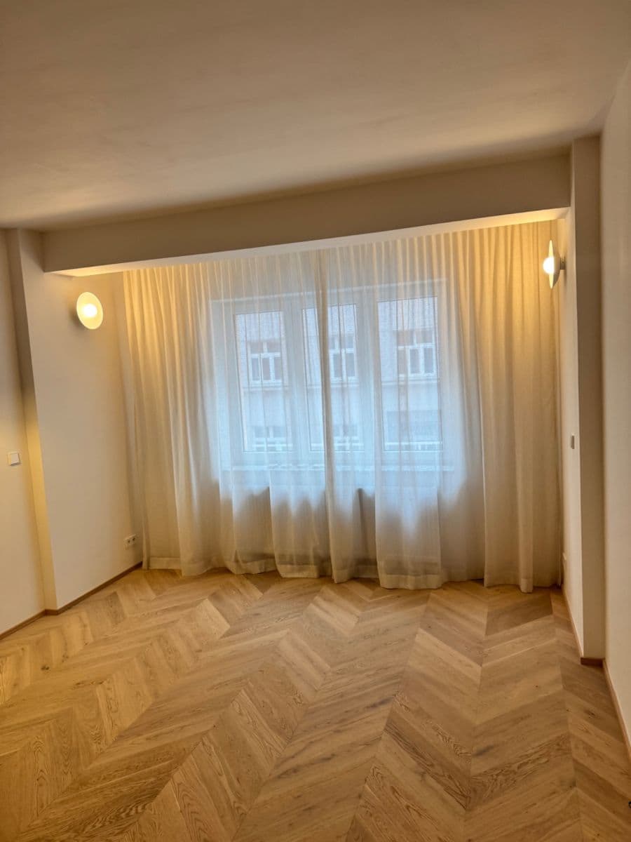 1 bedroom with open-plan kitchen flat to rent, 46 m², Viklefova, Prague, Prague 1 bedroom with open-plan kitchen flat to rent, 46 m², Viklefova, Prague, Prague