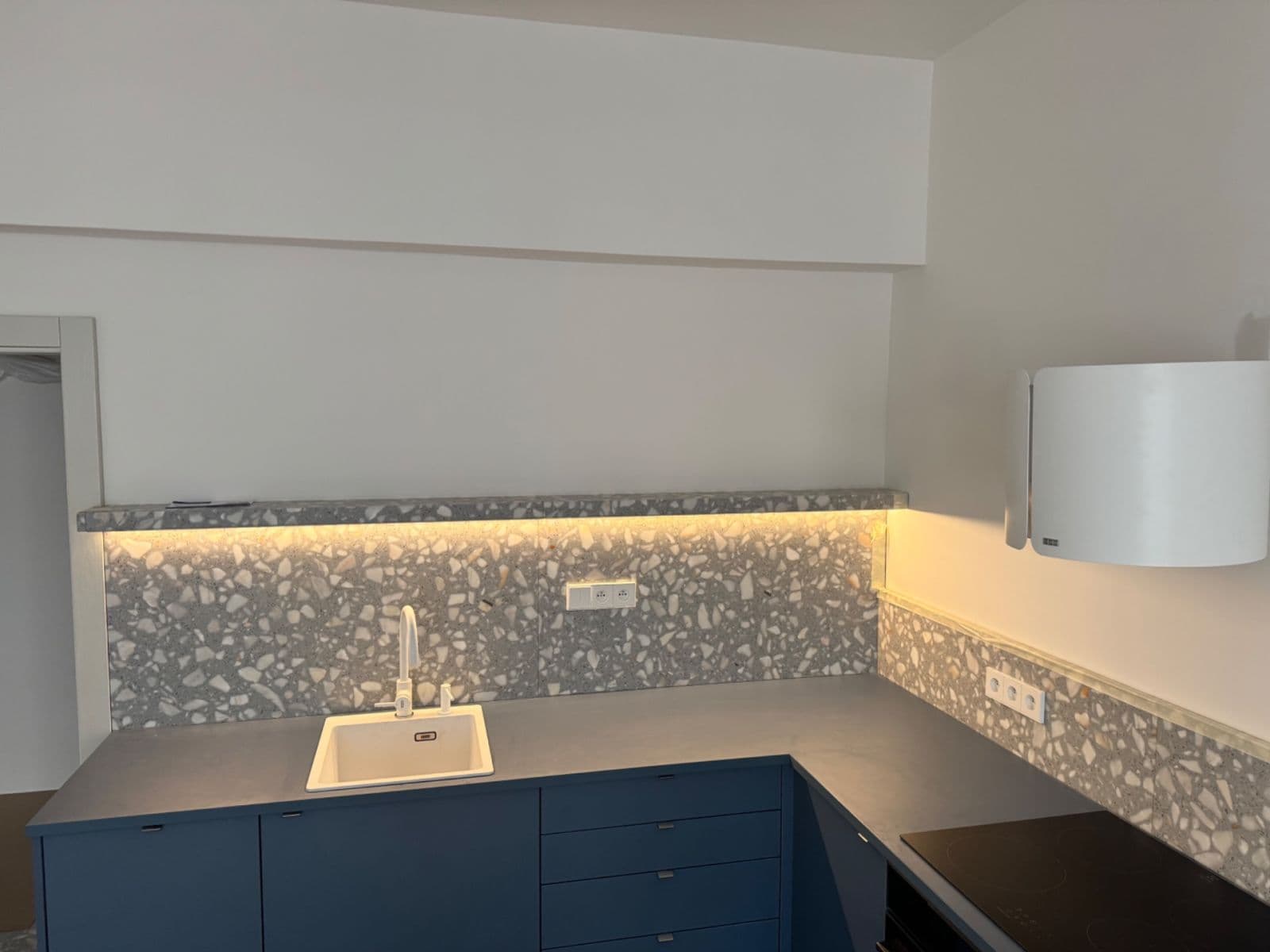 1 bedroom with open-plan kitchen flat to rent, 46 m², Viklefova, Prague, Prague 1 bedroom with open-plan kitchen flat to rent, 46 m², Viklefova, Prague, Prague