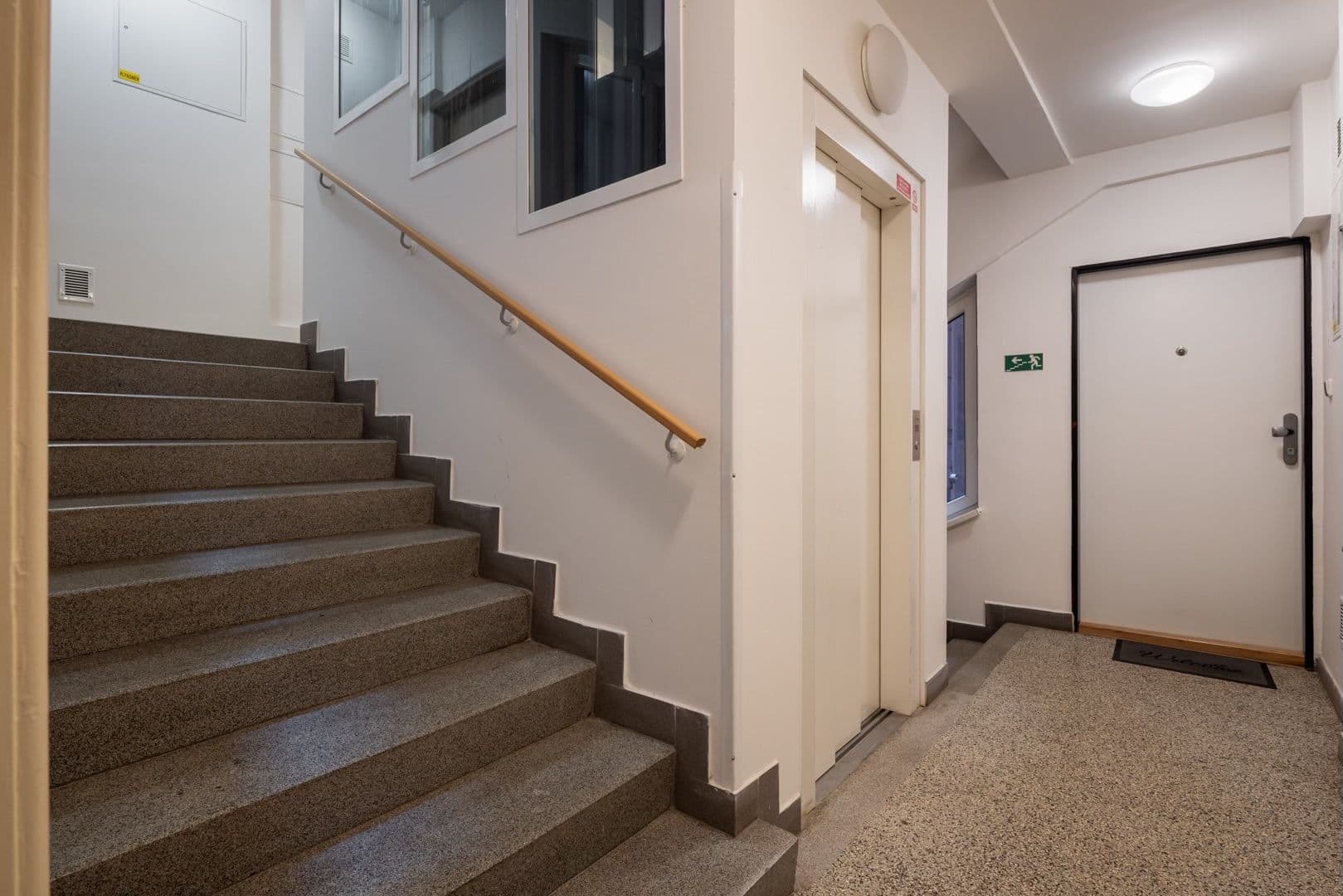 1 bedroom with open-plan kitchen flat to rent, 46 m², Viklefova, Prague, Prague 1 bedroom with open-plan kitchen flat to rent, 46 m², Viklefova, Prague, Prague