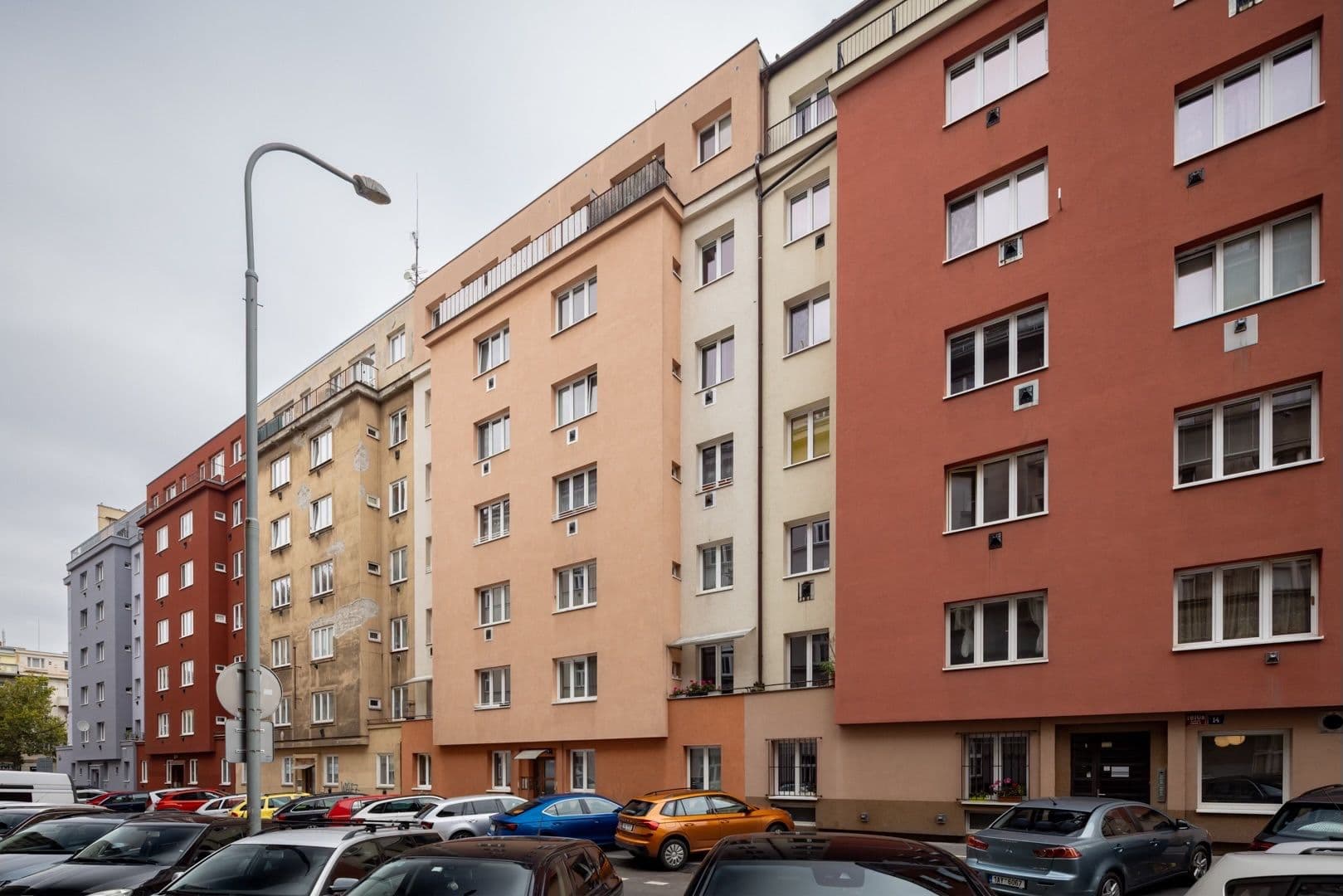 1 bedroom with open-plan kitchen flat to rent, 46 m², Viklefova, Prague, Prague 1 bedroom with open-plan kitchen flat to rent, 46 m², Viklefova, Prague, Prague