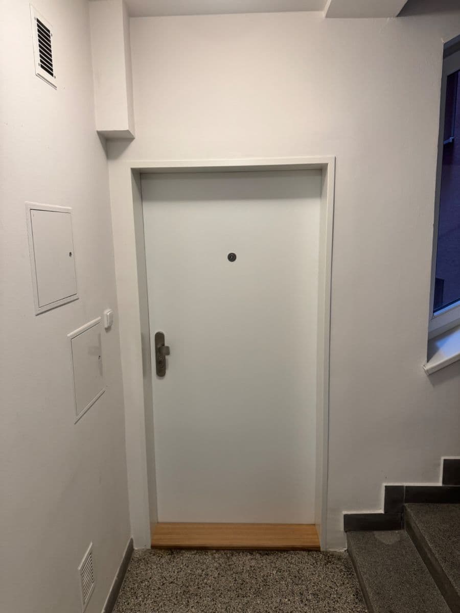 1 bedroom with open-plan kitchen flat to rent, 46 m², Viklefova, Prague, Prague 1 bedroom with open-plan kitchen flat to rent, 46 m², Viklefova, Prague, Prague