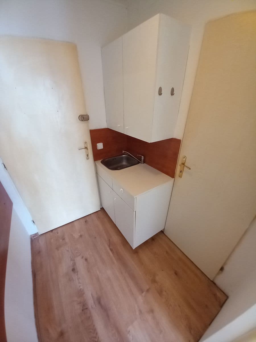 Studio flat to rent, 22 m², Bělohorská, Prague, Prague Studio flat to rent, 22 m², Bělohorská, Prague, Prague