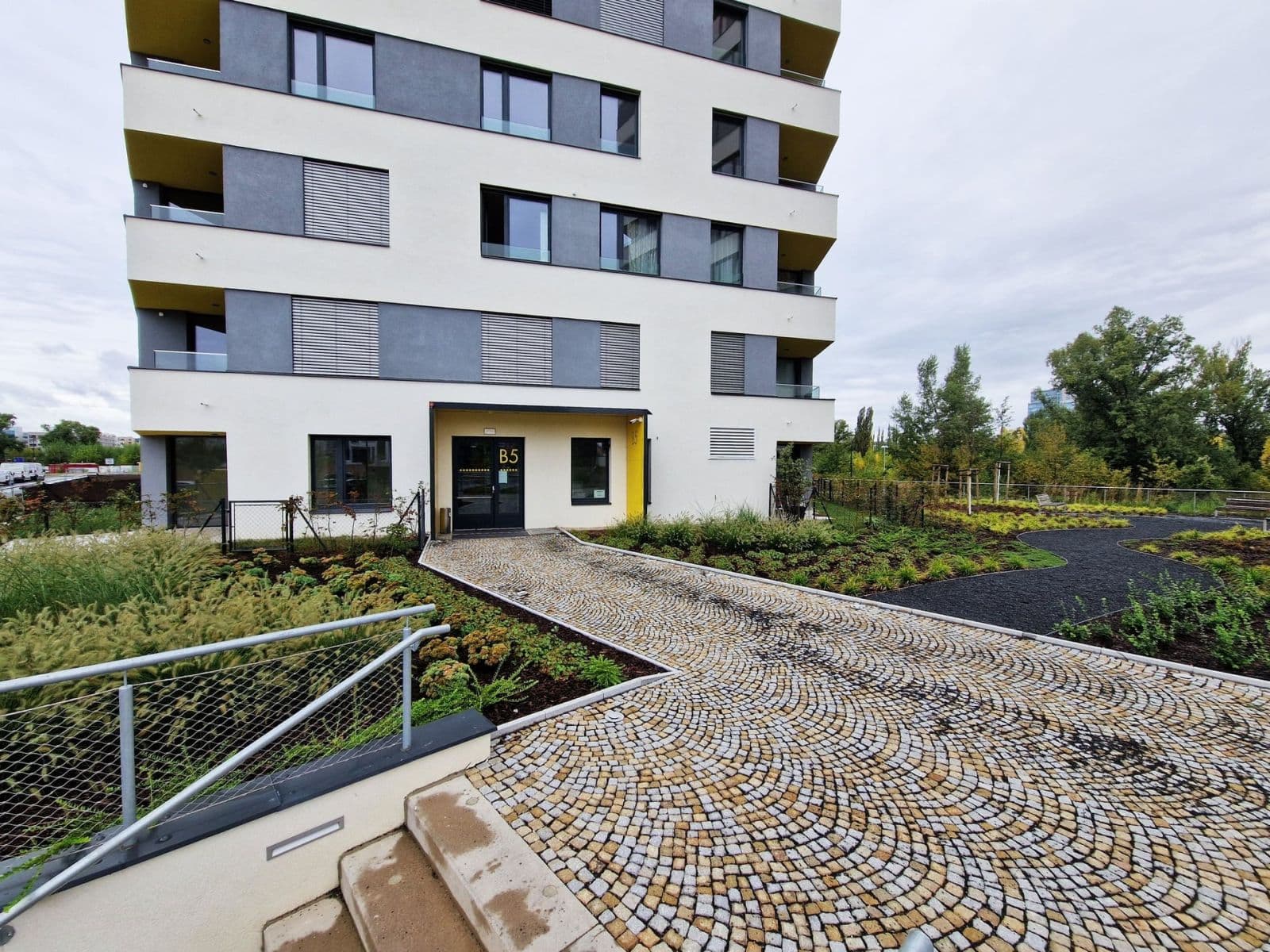 1 bedroom with open-plan kitchen flat to rent, 55 m², Sokolova, Prague, Prague 1 bedroom with open-plan kitchen flat to rent, 55 m², Sokolova, Prague, Prague