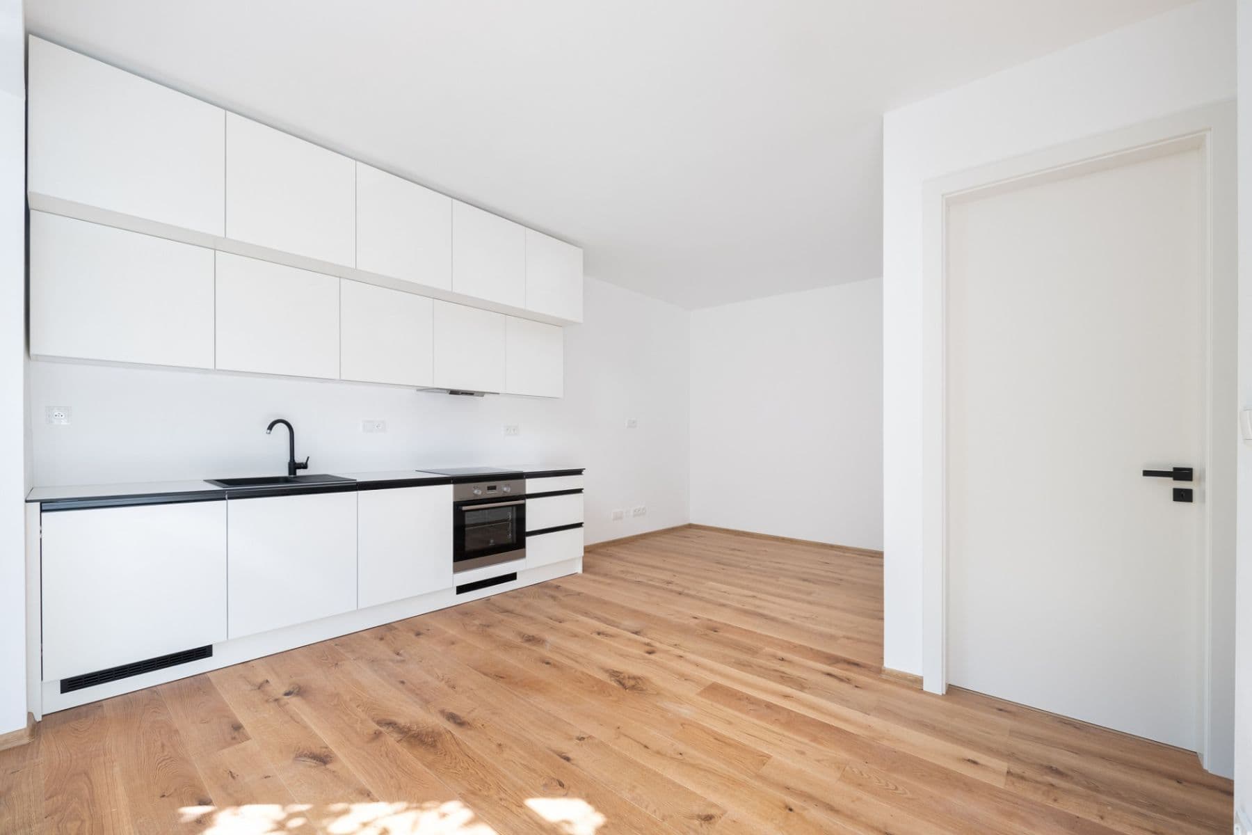 1 bedroom with open-plan kitchen flat to rent, 43 m², Ptašínského, Brno, Jihomoravský Region 1 bedroom with open-plan kitchen flat to rent, 43 m², Ptašínského, Brno, Jihomoravský Region