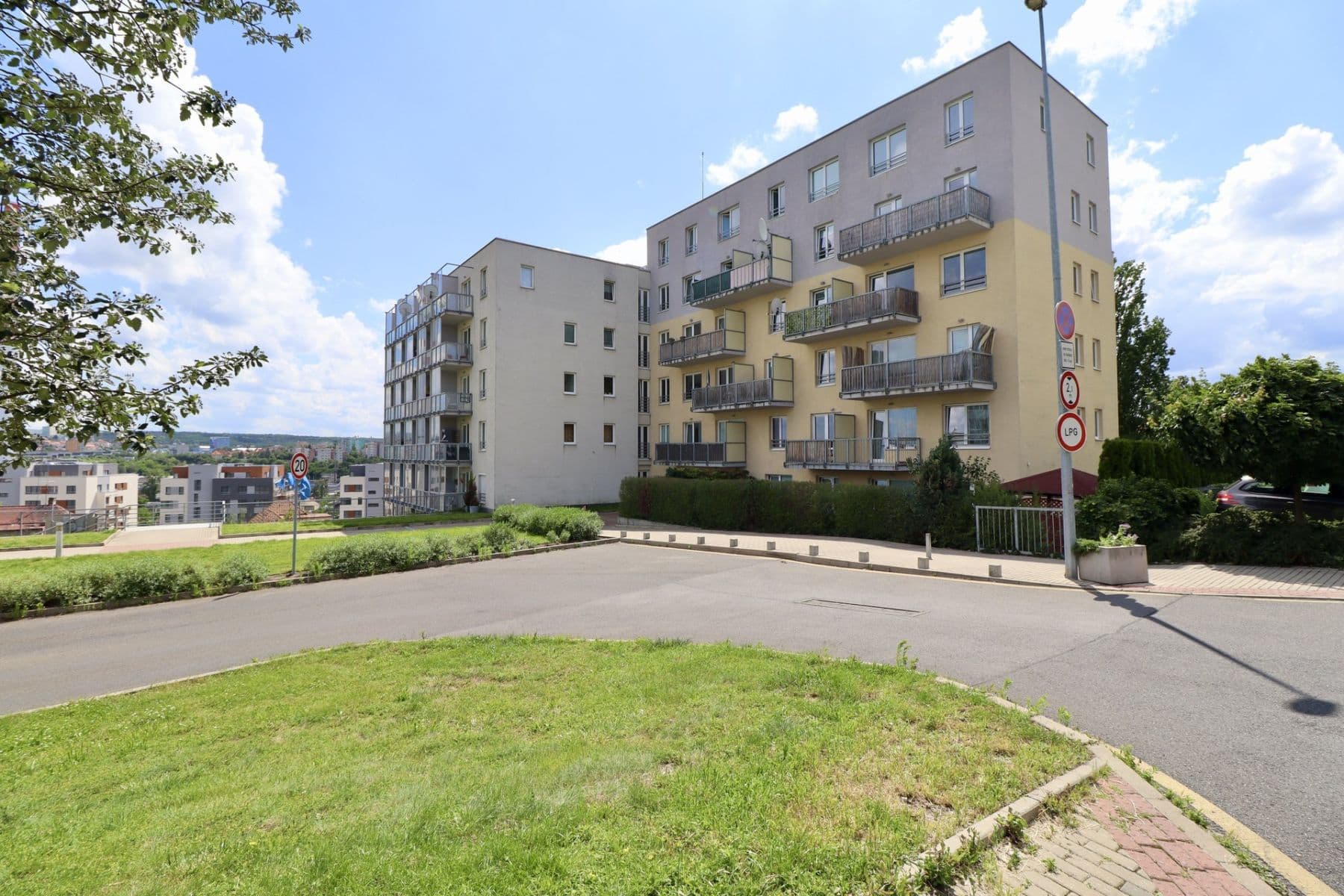 1 bedroom with open-plan kitchen flat to rent, 49 m², V dolině, Prague, Prague 1 bedroom with open-plan kitchen flat to rent, 49 m², V dolině, Prague, Prague