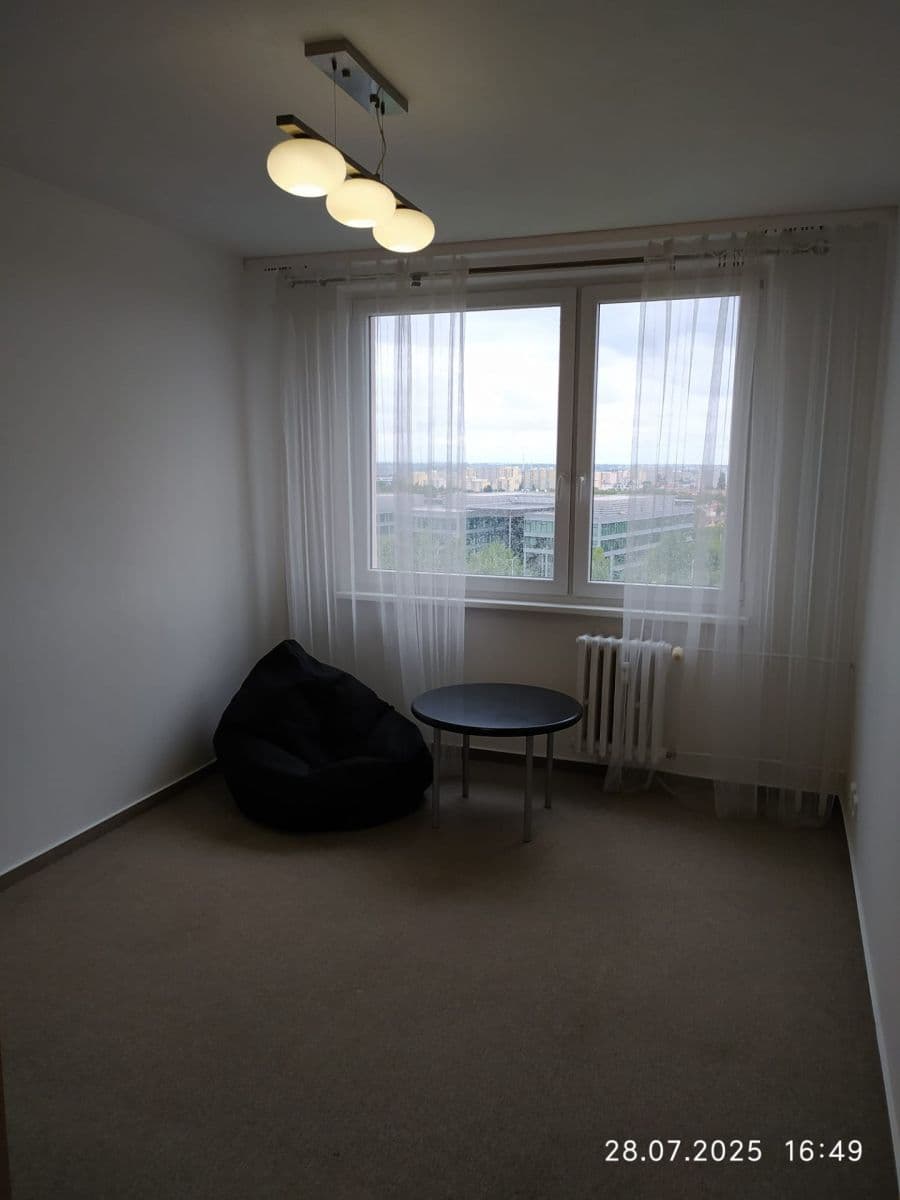 3 bedroom with open-plan kitchen flat to rent, 90 m², Nechvílova, Prague, Prague 3 bedroom with open-plan kitchen flat to rent, 90 m², Nechvílova, Prague, Prague