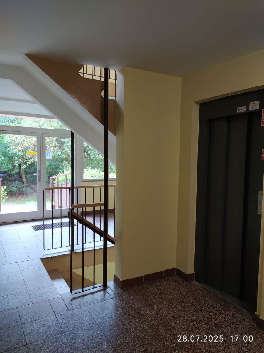 3 bedroom with open-plan kitchen flat to rent, 90 m², Nechvílova, Prague, Prague 3 bedroom with open-plan kitchen flat to rent, 90 m², Nechvílova, Prague, Prague
