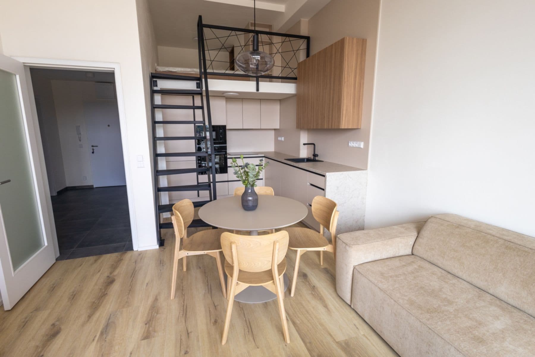 1 bedroom with open-plan kitchen flat to rent, 63 m², Malešická, Prague, Prague 1 bedroom with open-plan kitchen flat to rent, 63 m², Malešická, Prague, Prague