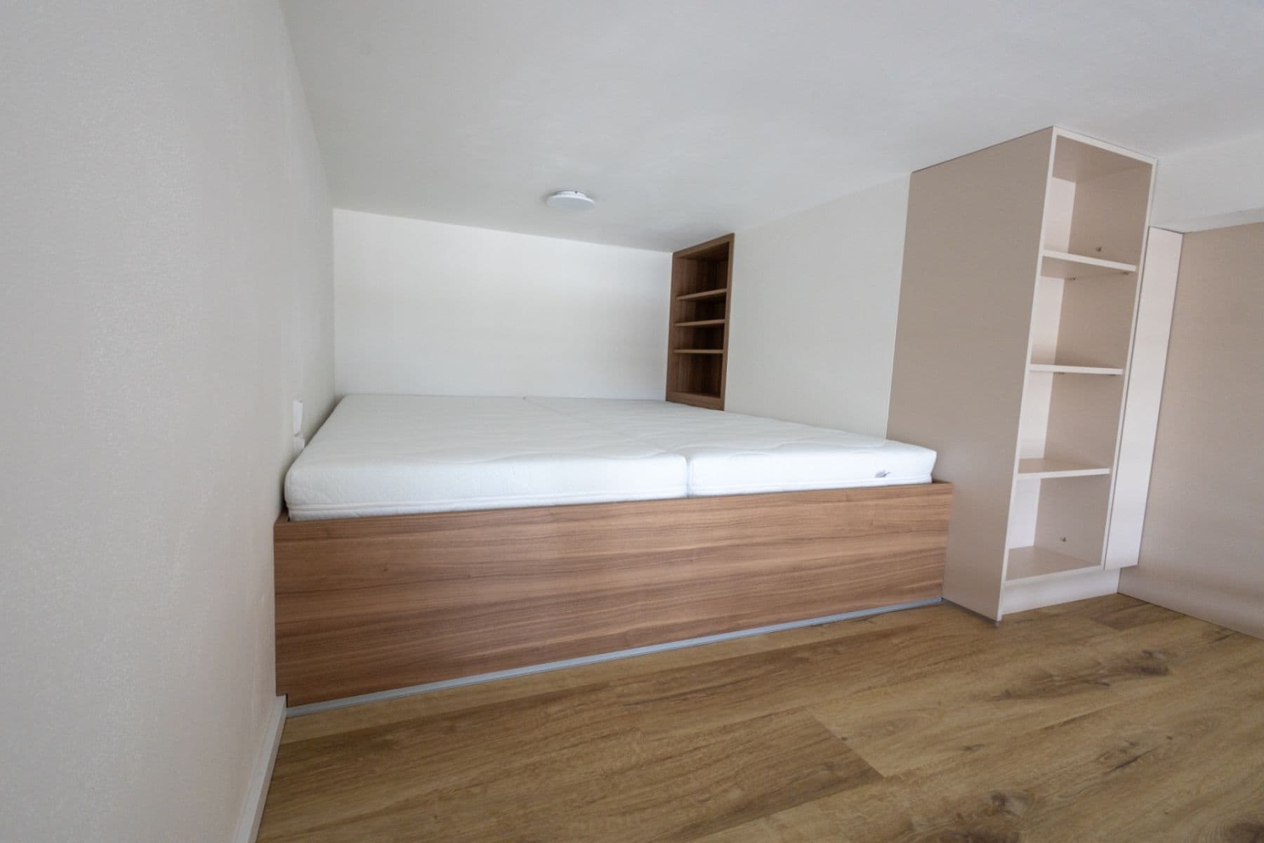 1 bedroom with open-plan kitchen flat to rent, 63 m², Malešická, Prague, Prague 1 bedroom with open-plan kitchen flat to rent, 63 m², Malešická, Prague, Prague