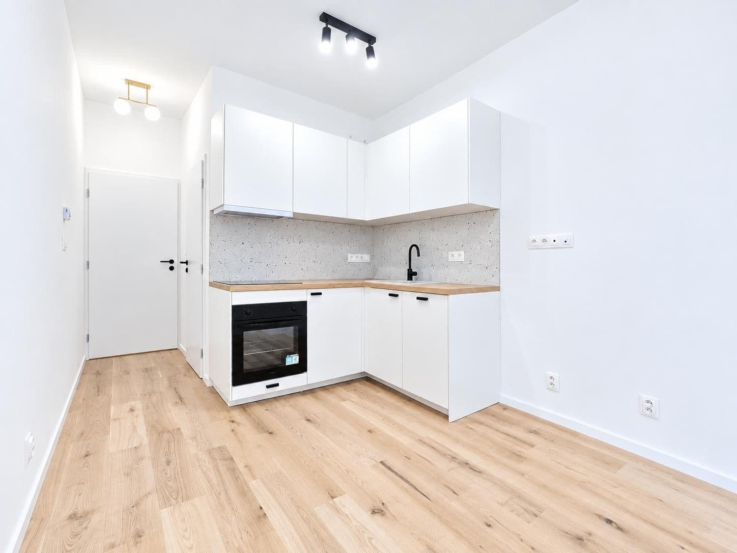 Studio flat to rent, 23 m², Petrohradská, Prague, Prague Studio flat to rent, 23 m², Petrohradská, Prague, Prague