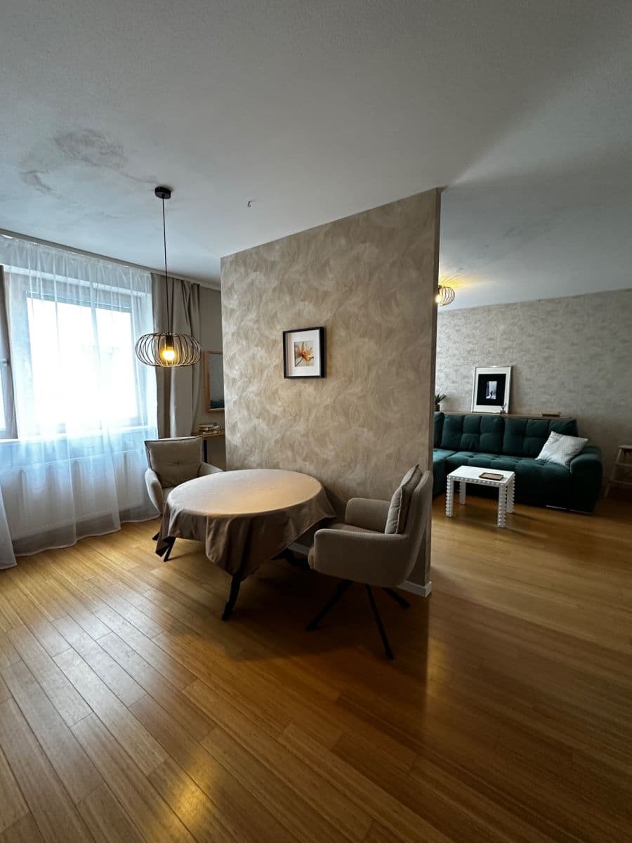Studio flat to rent, 48 m², 5. května, Dobřichovice, Středočeský Region Studio flat to rent, 48 m², 5. května, Dobřichovice, Středočeský Region