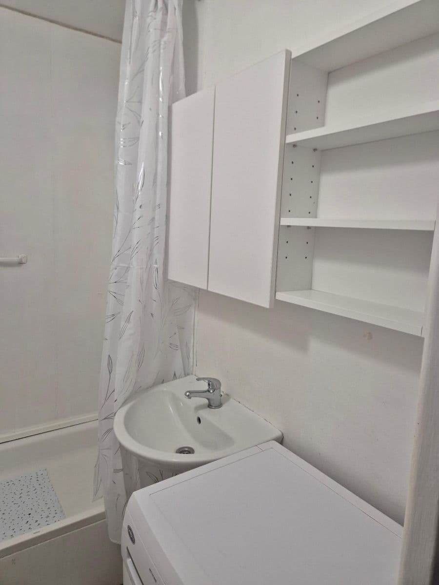 Small studio flat to rent, 31 m², Křivoklátská, Prague, Prague Small studio flat to rent, 31 m², Křivoklátská, Prague, Prague