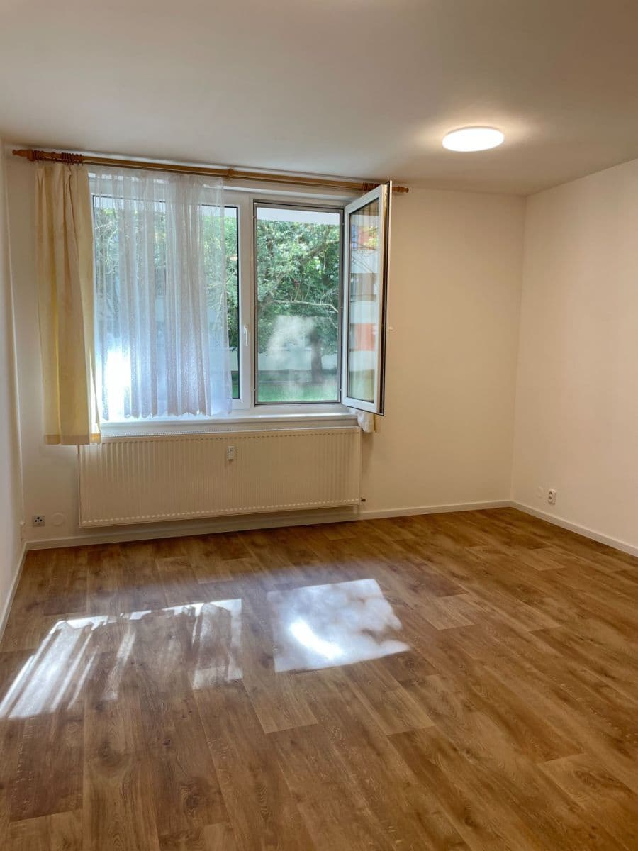 Studio flat to rent, 26 m², Vavřenova, Prague, Prague Studio flat to rent, 26 m², Vavřenova, Prague, Prague