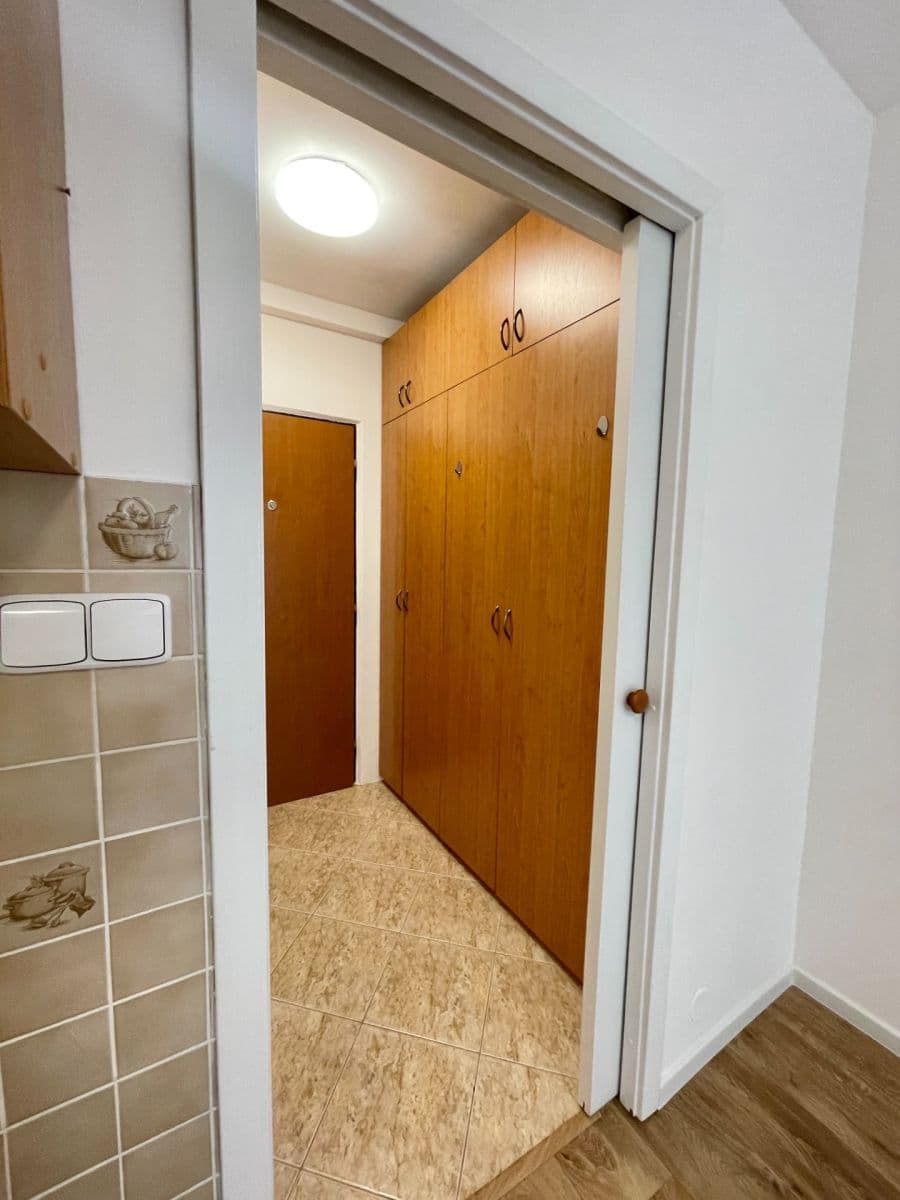 Studio flat to rent, 26 m², Vavřenova, Prague, Prague Studio flat to rent, 26 m², Vavřenova, Prague, Prague