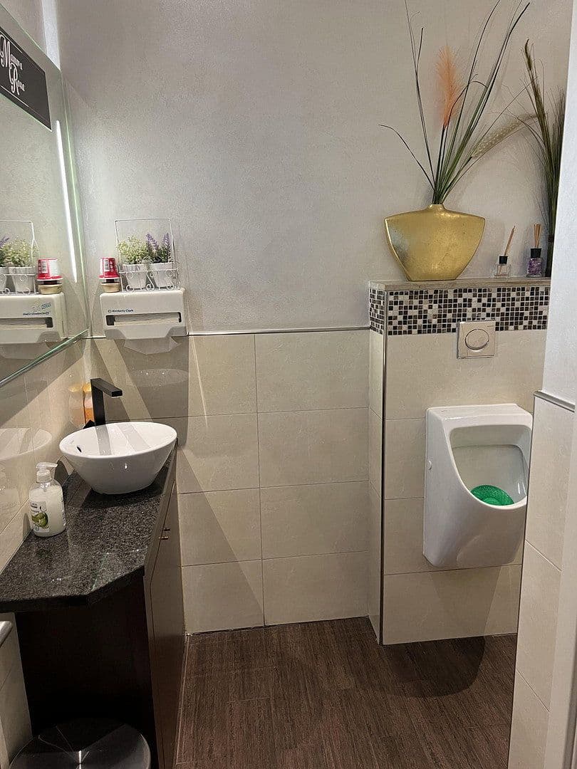 non-residential property to rent, 300 m², Uerdingerstr 552a, Krefeld-Bockum, North Rhine-Westphalia non-residential property to rent, 300 m², Uerdingerstr 552a, Krefeld-Bockum, North Rhine-Westphalia