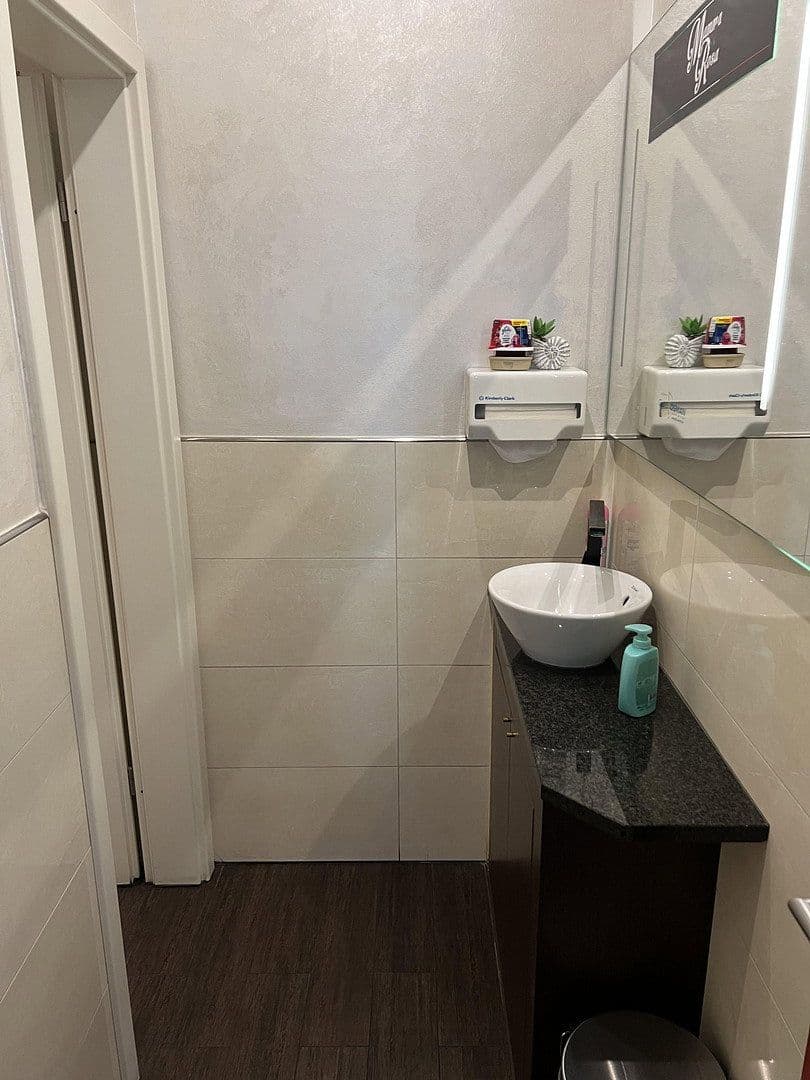 non-residential property to rent, 300 m², Uerdingerstr 552a, Krefeld-Bockum, North Rhine-Westphalia non-residential property to rent, 300 m², Uerdingerstr 552a, Krefeld-Bockum, North Rhine-Westphalia