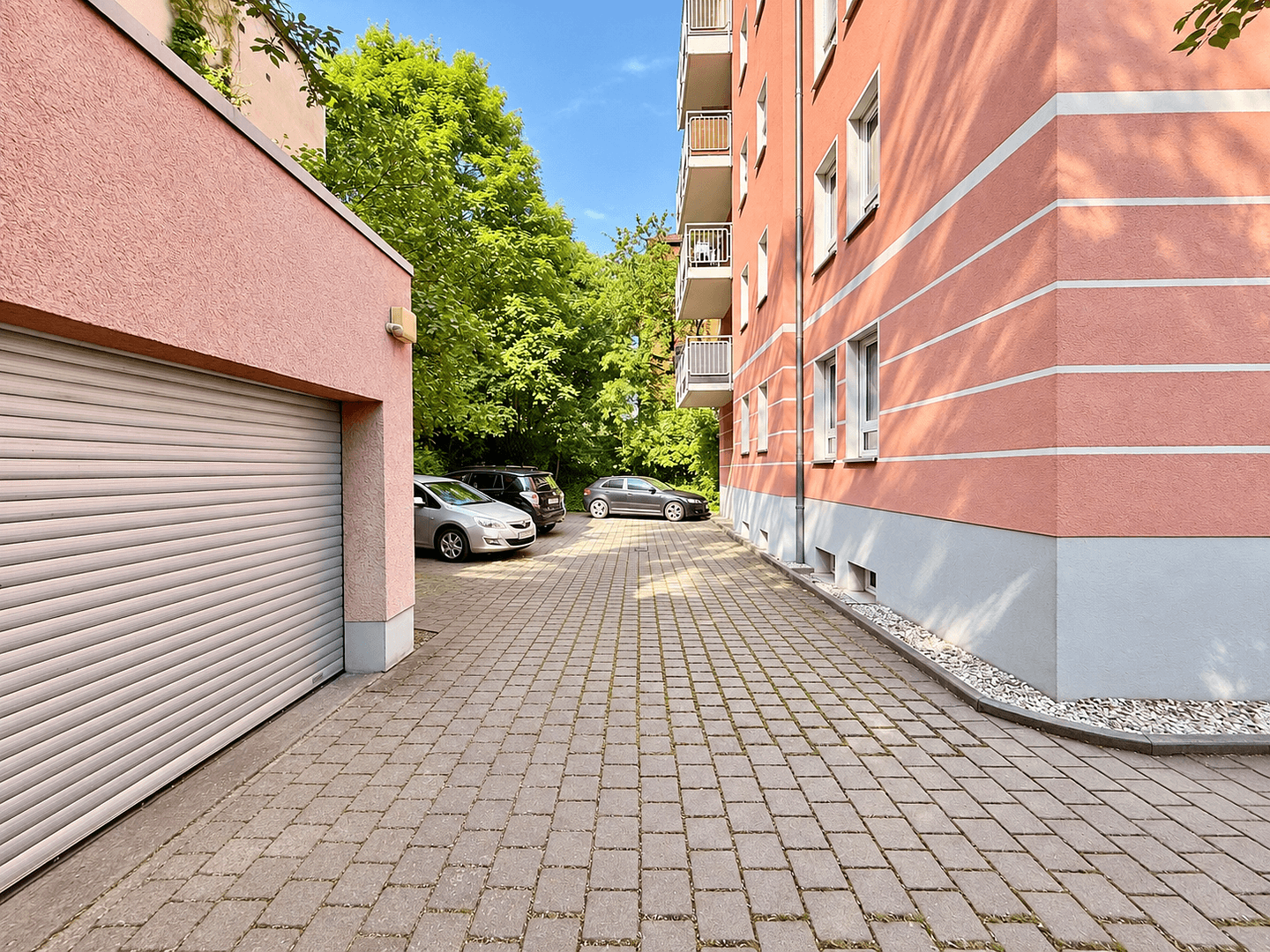 garage to rent, 0 m², Emil-Ueberall-Straße 27, Dresden, Saxony garage to rent, 0 m², Emil-Ueberall-Straße 27, Dresden, Saxony